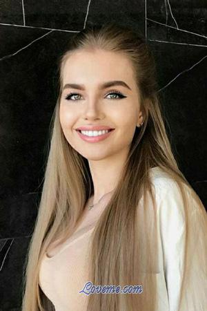 203271 - Anastasia Age: 19 - Russia